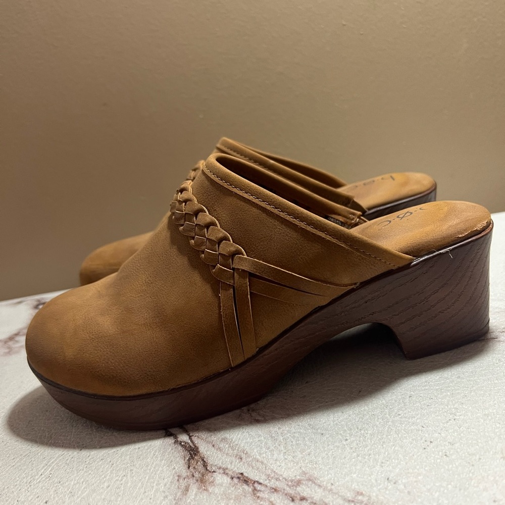 Womens BOC Journi Tan Braid Strap Clogs Mules Round Toe Shoes Size 8M